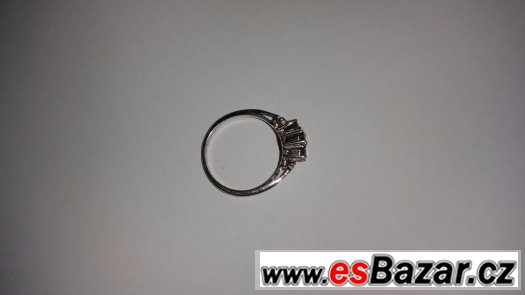 Prodám dámský prsten se zeleným safírem a kartičkou původu – fotografie 3