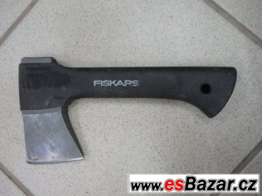 Malá sekerka Fiskars jen 490g – fotografie 1
