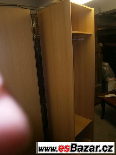 šatní skříň otevřená – fotografie 3