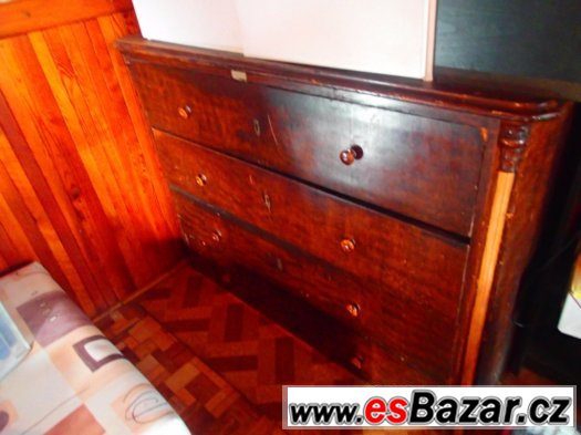 Prodám starší komodu s rozměry: délka 125 cm,v.,95 cm – fotografie 1