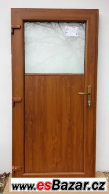 dveře plastové