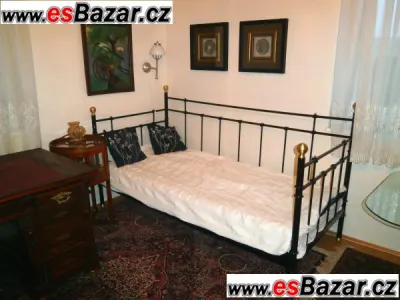 ELEGANTNÍ ČERNÁ KOVOVÁ POSTEL Z IKEA