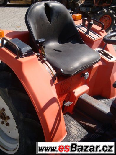 Malotraktor Hinomoto s výkonem 17 Hp, typ N179, 4x4 – fotografie 4