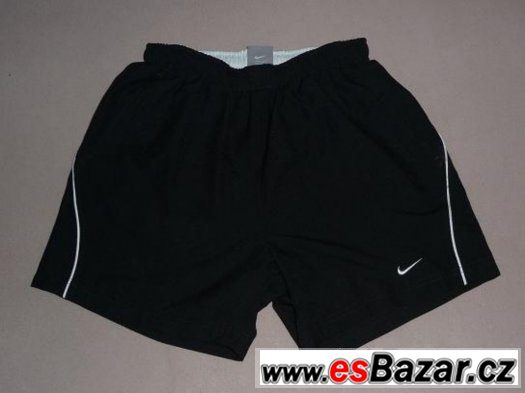 Černé sportovní šortky zn. NIKE - vel.S – fotografie 1
