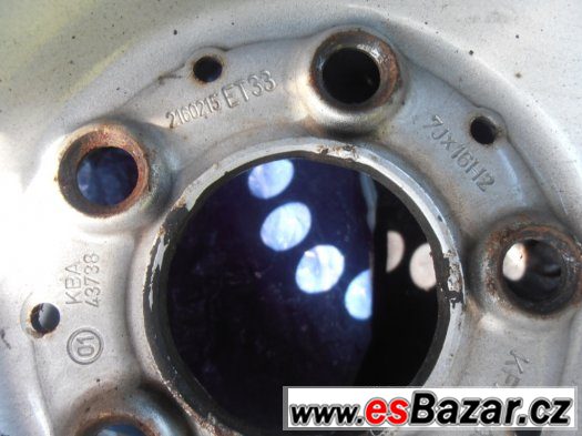 Mercedes-Benz 210: plechová kola 16" – fotografie 2