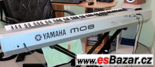 YAMAHA MO8 – fotografie 1