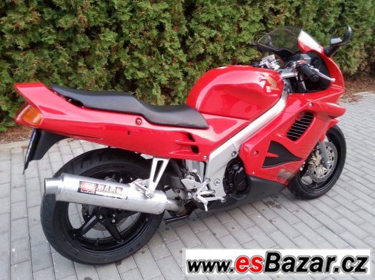 VFR 750F RC36II 1997, TOP STAV – fotografie 2