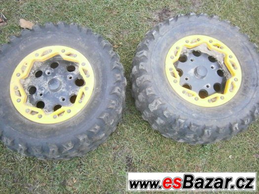 can-am-našlapy nadrz, chladič,plasty pneu – fotografie 2