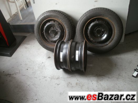 Prodám 2 zimní kola Citroen,Peugeot pneu 165/70-13 – fotografie 2