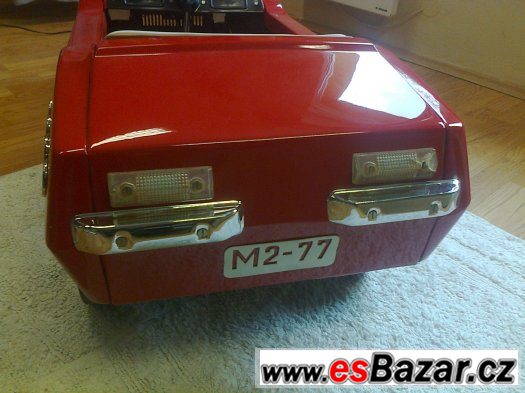 Krásné renovované šlapací auto - model DACIA – fotografie 4