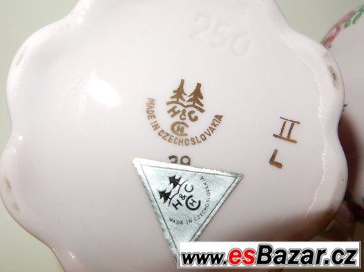hrnečky z růžového porcelánu – fotografie 3