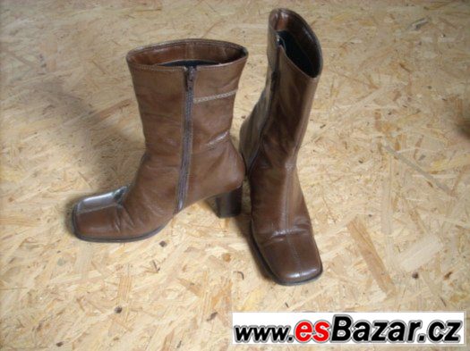 HNĚDÉ KOZAČKY vel. 38/39 – fotografie 1