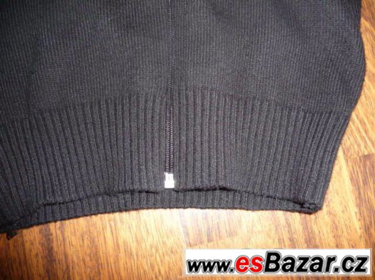 hezký černý svetřík vel. 116/ 122 délka 46 cm – fotografie 3