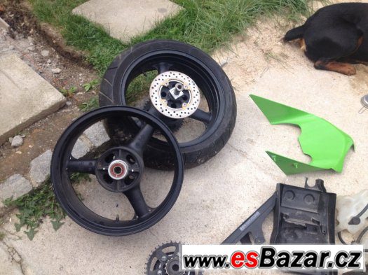 kawasaki zx6rr 2004 dily – fotografie 3