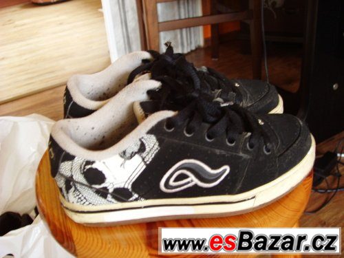DĚTSKÉ PODZIMNÍ BOTY VEL. 31 A NIKE VEL.35 – fotografie 4