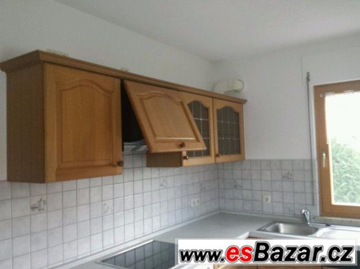 Rustikální kuchyně ve tvaru L se všemi spotřebiči – fotografie 3