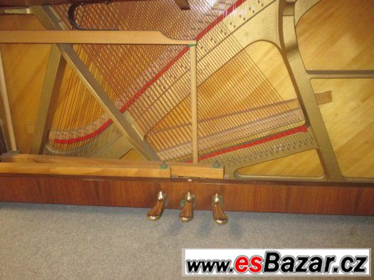 piano, pianino, klavír Petrof – fotografie 5