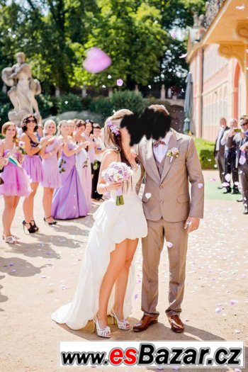 Svatebni šaty vpredu krátke vzadu dlouhe – fotografie 1