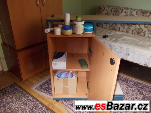 Kombinovaný servírovací stolek / skříňka – fotografie 2