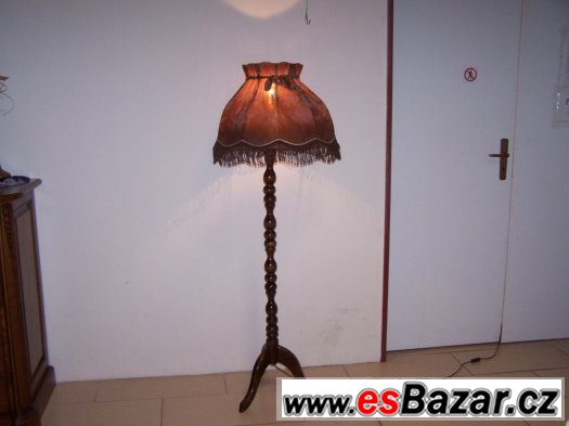 Krásná stojací lampa – fotografie 1