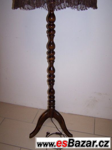 Krásná stojací lampa – fotografie 3