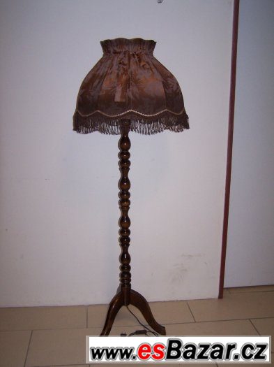 Krásná stojací lampa – fotografie 4