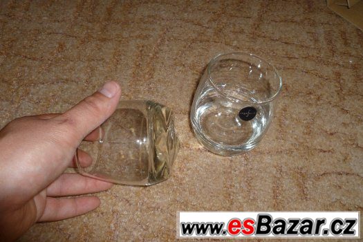 Koňakové skleničky s vypouklým dnem. – fotografie 2