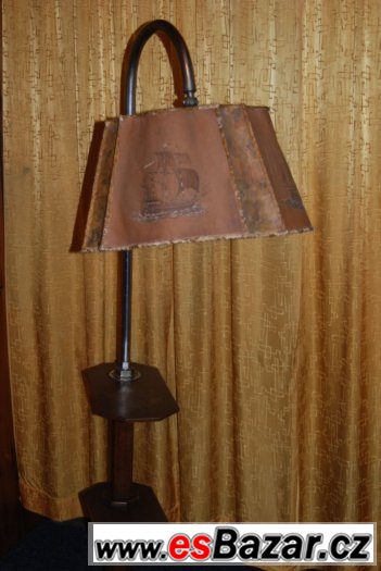 Starožitná celodřevěná lampa – fotografie 4
