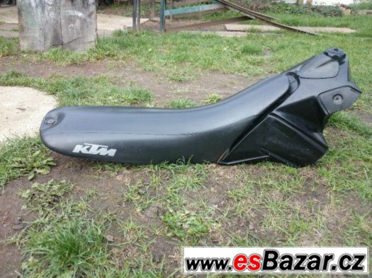 Sedlo a nádrž KTM – fotografie 1