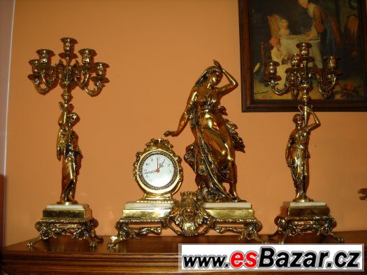 Luxusní bronzové figurální hodiny na mramoru se svícny TOP – fotografie 1