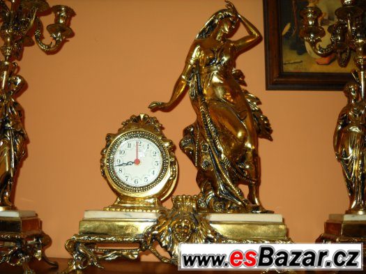 Luxusní bronzové figurální hodiny na mramoru se svícny TOP – fotografie 2