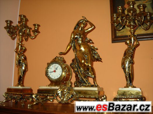 Luxusní bronzové figurální hodiny na mramoru se svícny TOP – fotografie 4
