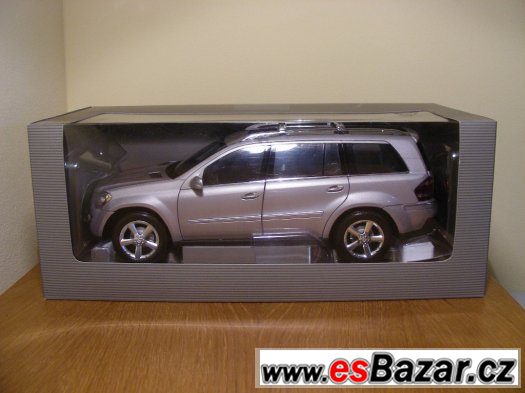 Model MERCEDES-BENZ GL – fotografie 1
