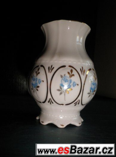 VÁZIČKA Z RUŽOVÉHO PORCELÁNU – fotografie 1