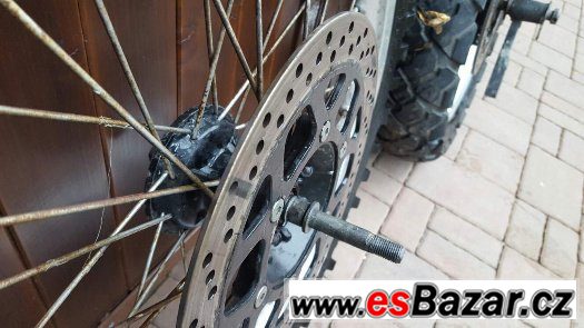 Suzuki DR 650 - kola – fotografie 3