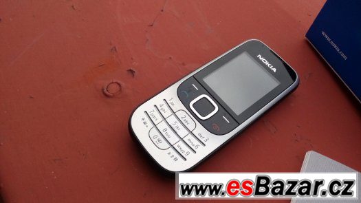 mobilní telefon mobil nokia 2330 stříbrný classic – fotografie 3