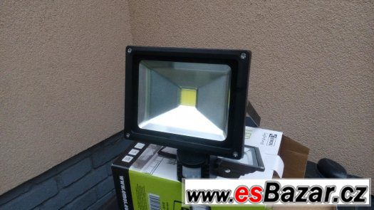 led reflektor 20W s pohybovým čidlem černý diody – fotografie 1