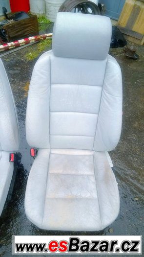 BMW e36 sedan přední sedadla bílá kůže – fotografie 5