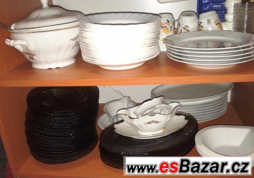 Bar pult,nerez dřezy,hrnce,sklenice,talíře.. – fotografie 3