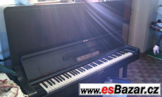 Piano cca 100let stare – fotografie 2