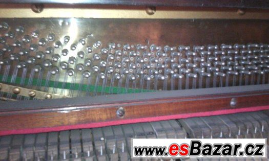 Piano cca 100let stare – fotografie 4