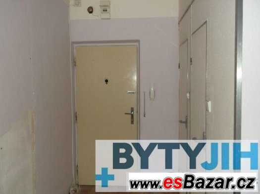 Byt 1+1, 40 m2, původní stav – fotografie 2