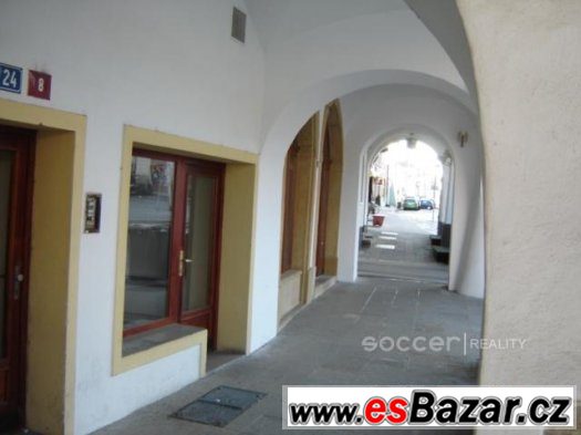 Pronájem lukrativního obchodních prostoru, 50 m2, Hradec Krá – fotografie 1