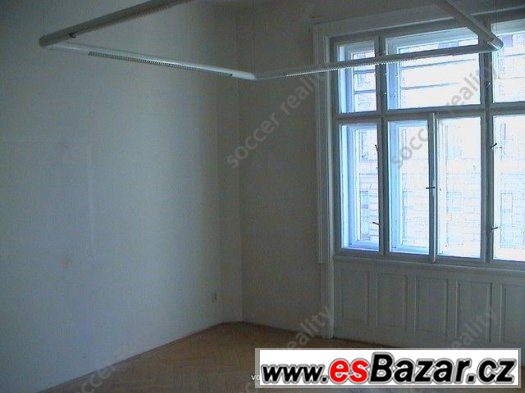 Pronájem kanceláře 23 m2, Hradec Králové – Gočárova třída. – fotografie 1