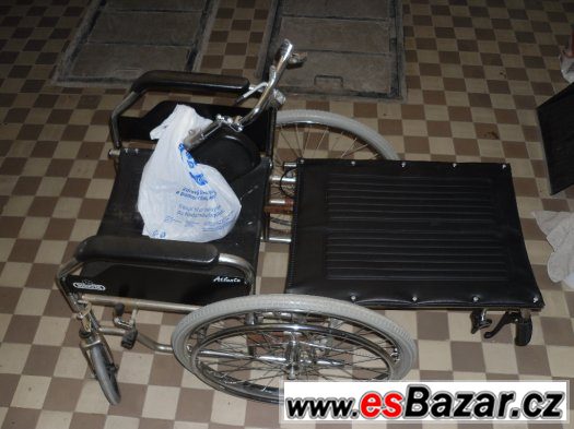 Mechanický polohovací invalidní vozík – fotografie 2