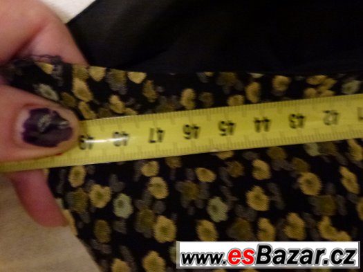 Lehoučké khaki zelené šaty s drobnými kvítky – fotografie 4