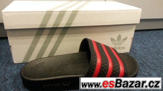 Pantofle ADIDAS černo-červené – fotografie 1