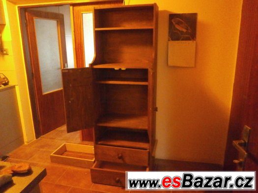 Skříňka se šuplíky a policemi – fotografie 2