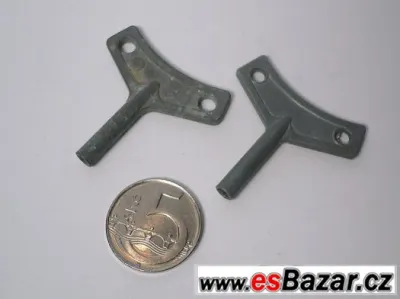 Dva natahovací klíčky k hračkám