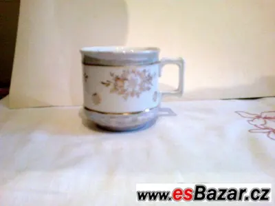 Starožitný porcelánový hrnek, zespodu vtlačeno 2403/0